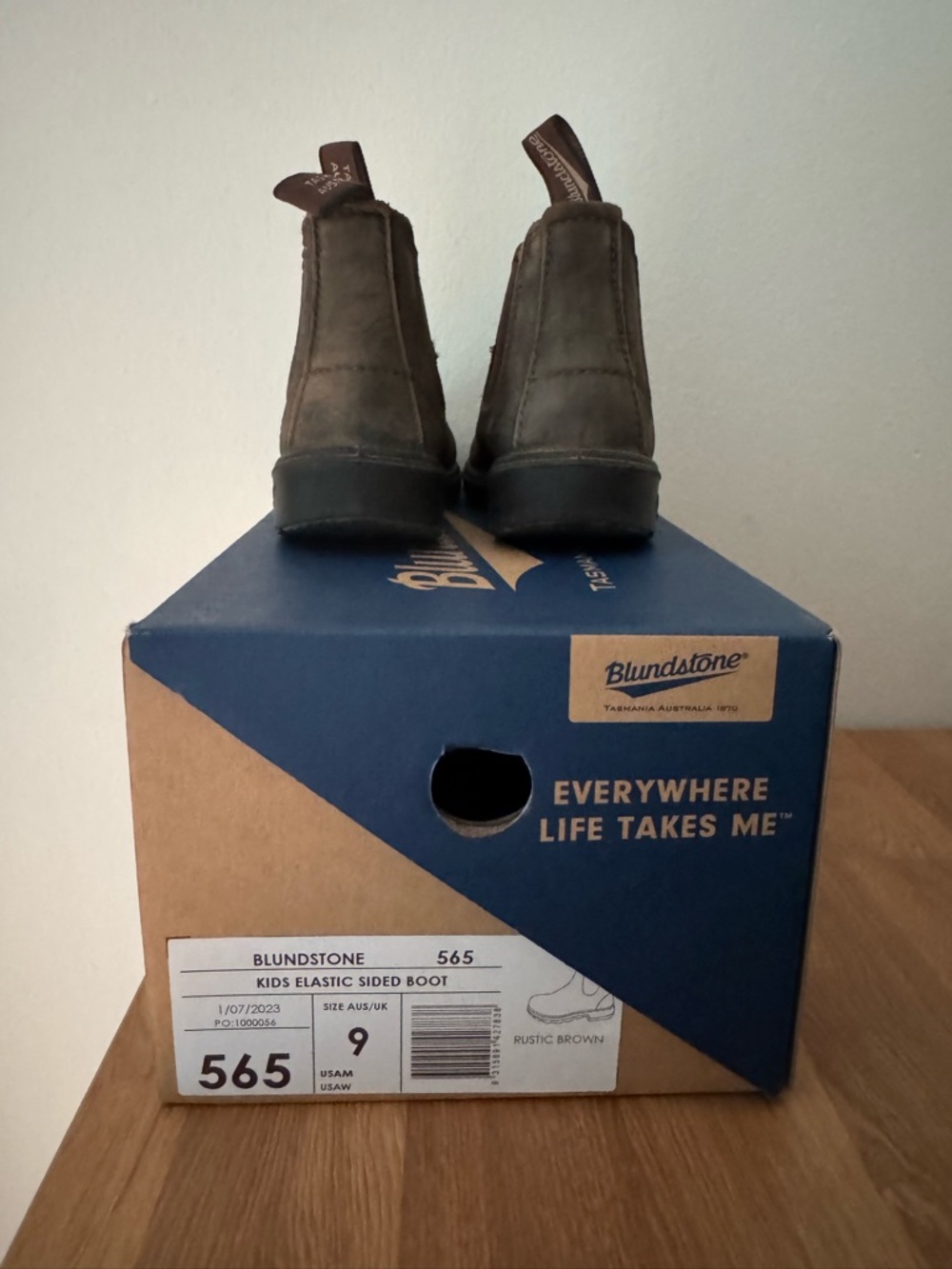 Blundstone Kids Rustic Brown Chelsea Boots US size 10